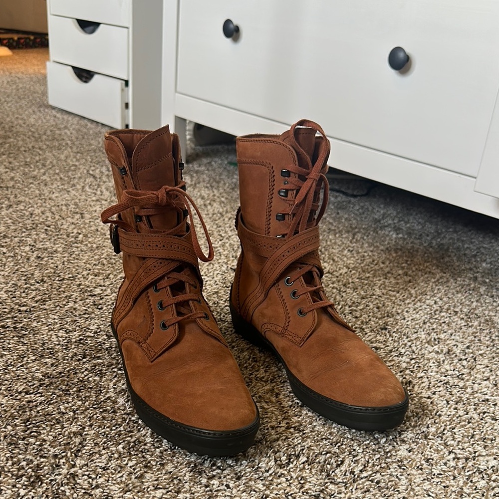 Tod’s Brown Lace-Up Boots